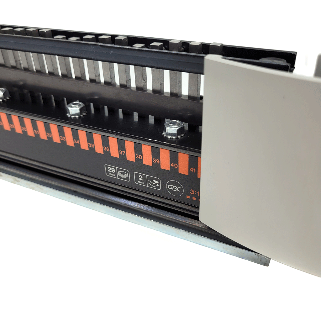 GBC MagnaPunch Pro 3:1 Square Hole Die