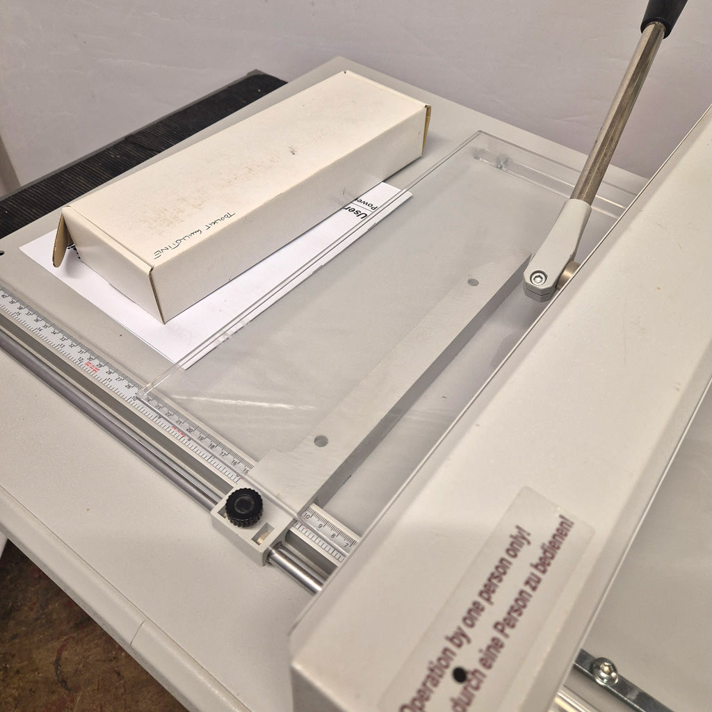 Used / Pre-owned KW Trio 13947 / Trimfast 430 Manual Guillotine